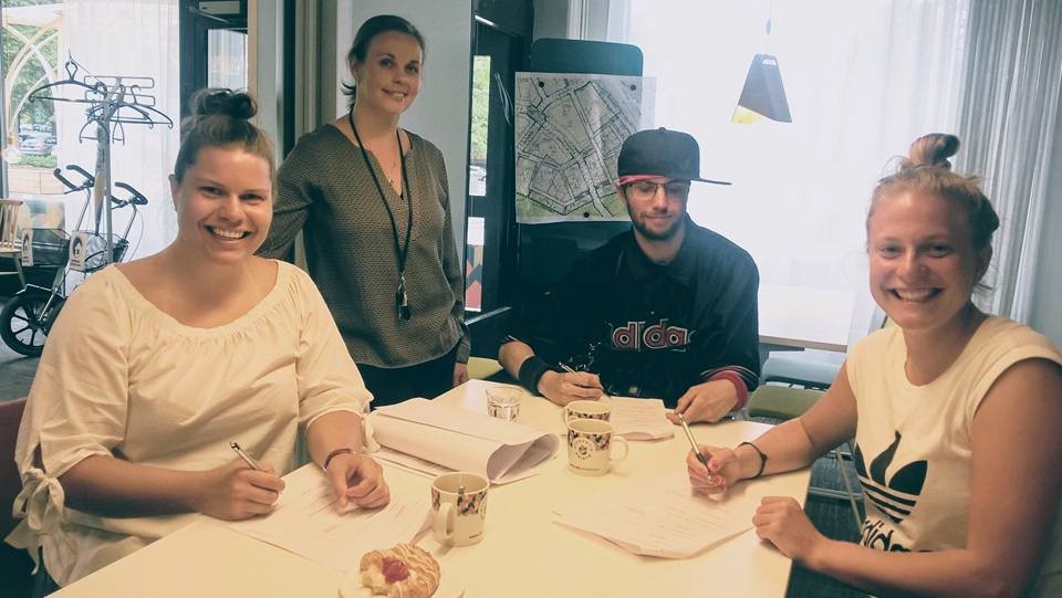 Villa Mikael - sopimuksen allekirjoitus 1